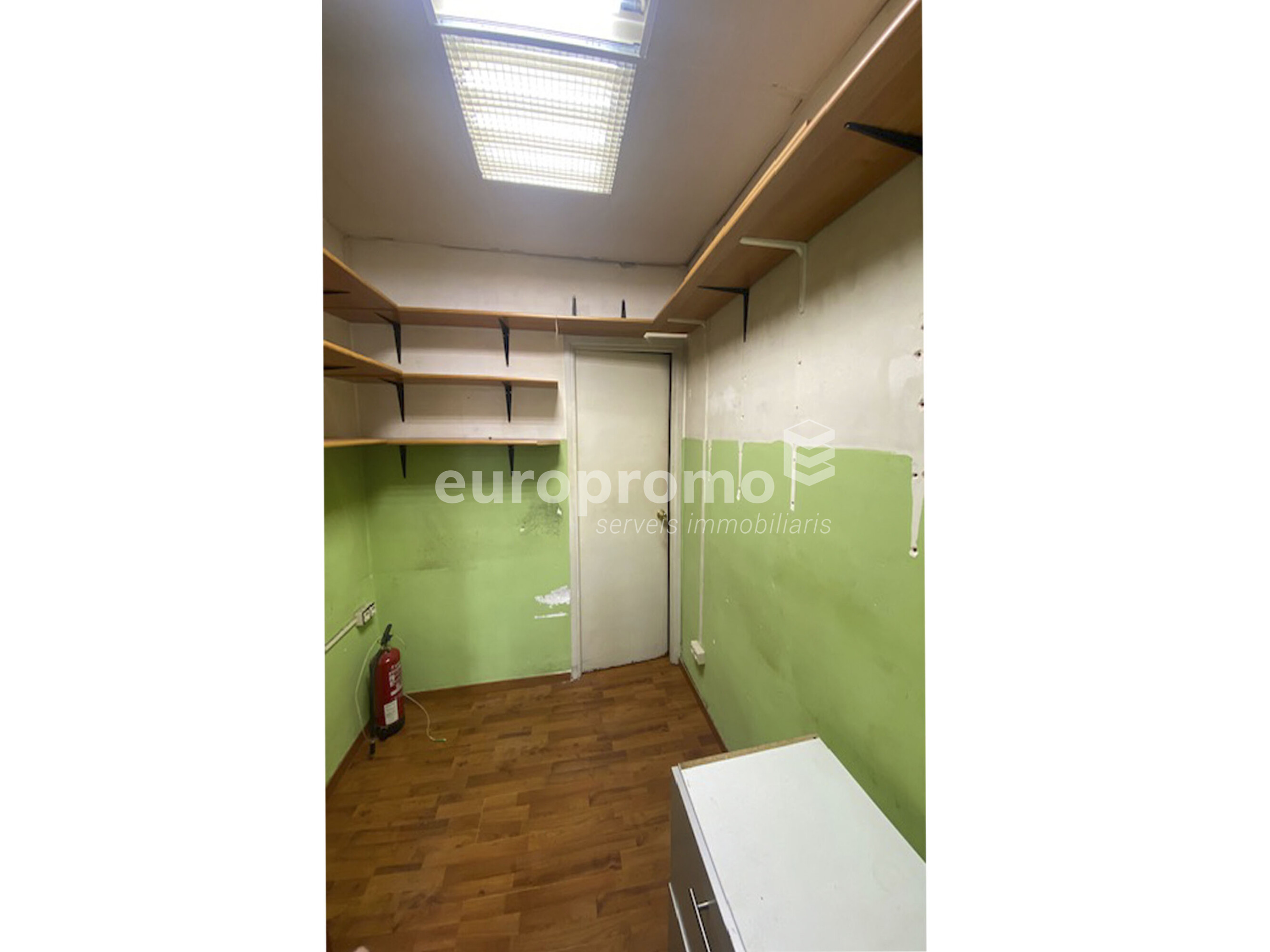 Local comercial de 60m2 situat en el  centre de Girona plaça Josep pla!